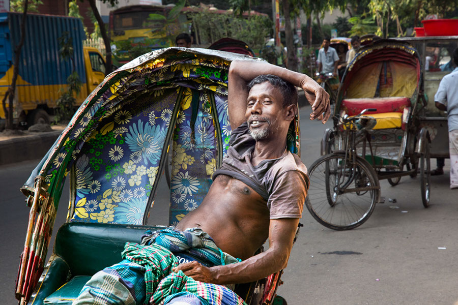 %_tempFileName8995%20Dhaka,%20rickshaw%20driver%