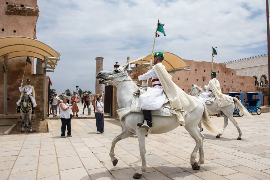 %_tempFileName03%20%20Rabat%20-%20Mausoleo%20di%20Mohammed%20V,%20cambio%20della%20guardia%