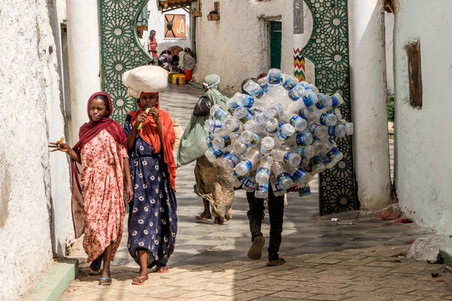 %_tempFileName25%20Harar%20-%20Old%20Town,%20uomo%20delle%20bottiglie%