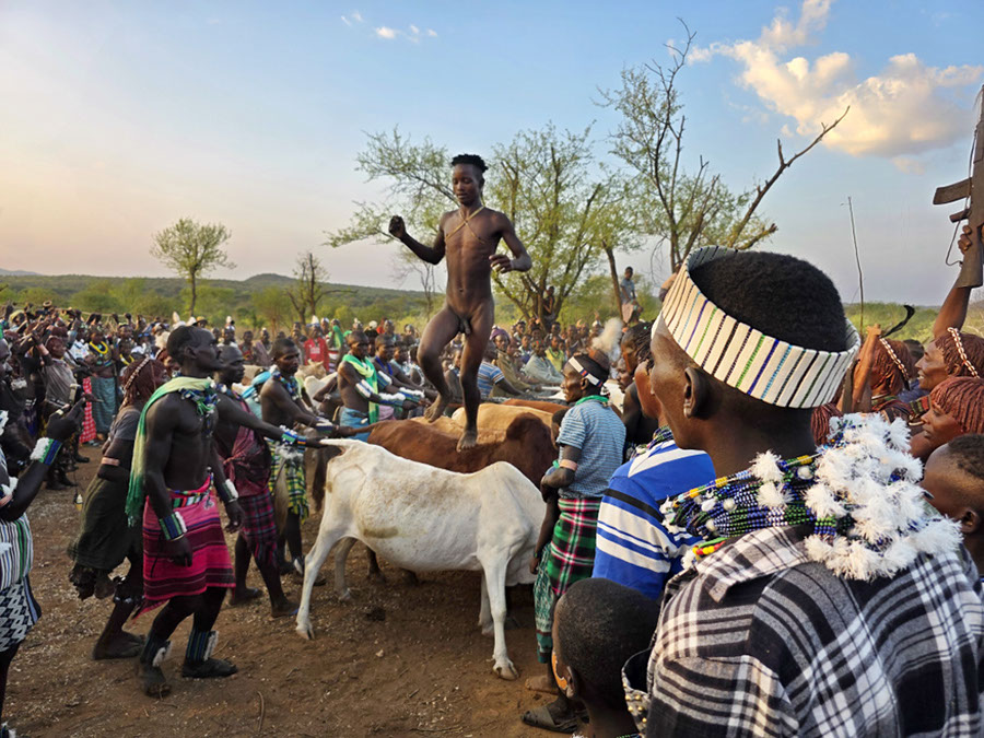 %_tempFileName48%20Hamer%20village,%20bull-jumping%20ceremony%